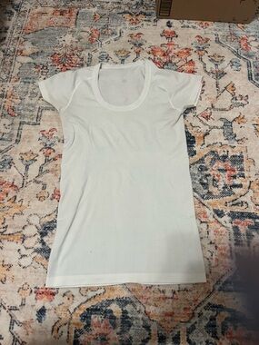 lululemon athletica White Short Sleeve Scoop Neck Tee